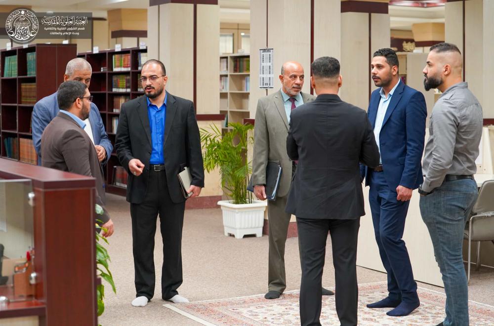 وفد من طلبة كلية الفقه في جامعة الكوفة يزور مكتبة الروضة الحيدرية  