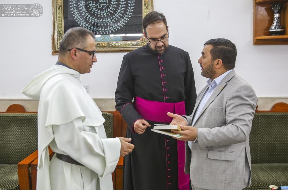مركز أمير المؤمنين (عليه السلام) للترجمة يعلن عن إصداراته المتنوعة المهداة للشخصيات الأجنبية خلال عام 2022م
