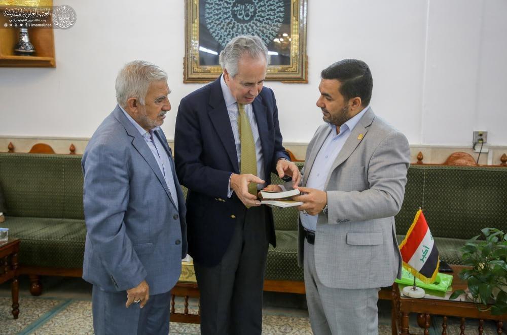 مركز أمير المؤمنين (عليه السلام) للترجمة يعلن عن إصداراته المتنوعة المهداة للشخصيات الأجنبية خلال عام 2022م