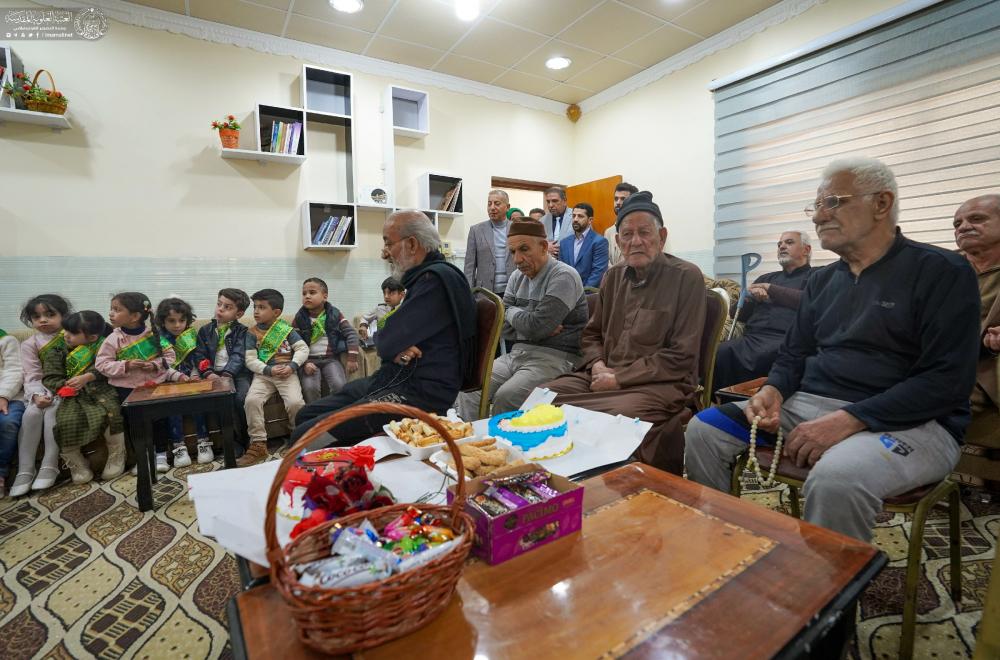 طلبة المدارس التابعة للعتبة العلوية المقدسة يزورون دار رعاية المسنّين في محافظة النجف الأشرف