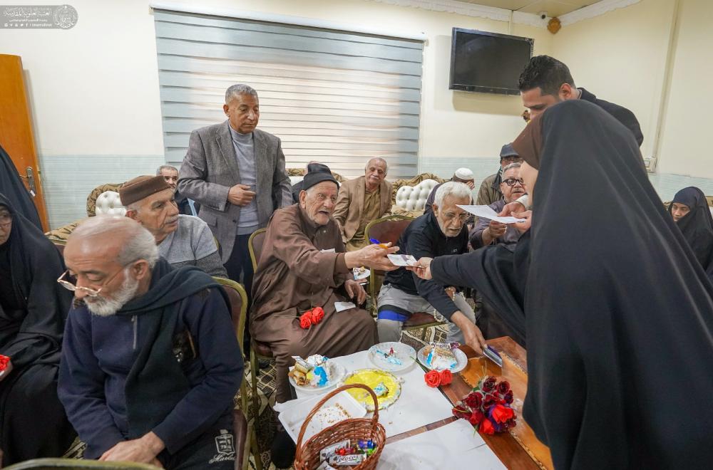 طلبة المدارس التابعة للعتبة العلوية المقدسة يزورون دار رعاية المسنّين في محافظة النجف الأشرف