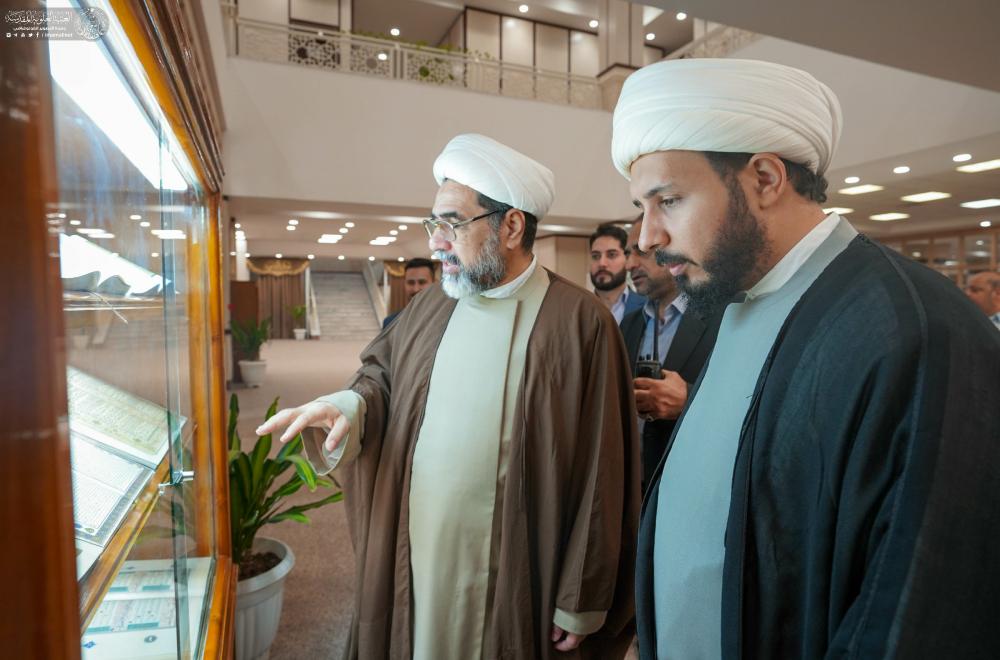 الشيخ أحمد سلمان يزور مكتبة الروضة الحيدرية في العتبة العلوية المقدسة 