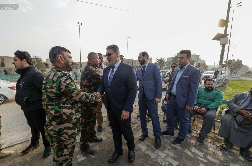 العتبة العلوية المقدسة ترفع راية (محمد وعلي قدوتنا) في مدينة النجف الأشرف ابتهاجاً بأيام وليد الكعبة (عليه السلام) 