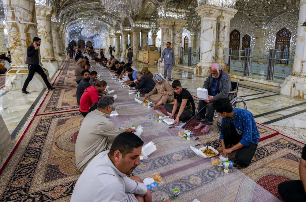 العتبة العلوية المقدسة تبدأ ببرنامج السفرة الرمضانية في رحاب مرقد أمير المؤمنين (عليه السلام)