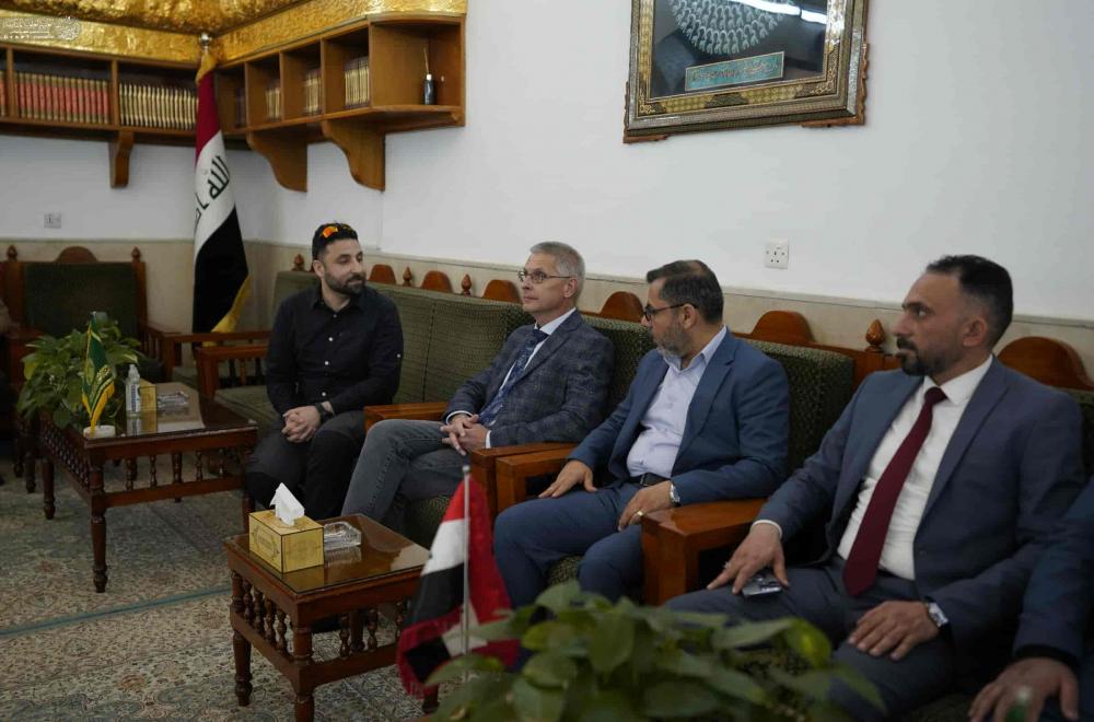دبلوماسي بولندي يبدي احترامه وتقديره للمعالم التاريخية والأثرية في المرقد العلوي المطهر