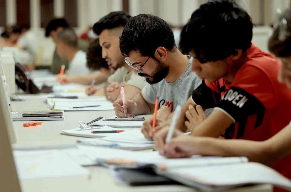 العتبة العلوية المقدسة تهيئ جناحاً خاصاً بطلبة المدارس لمراجعة دروسهم استعداداً للامتحانات النهائية 