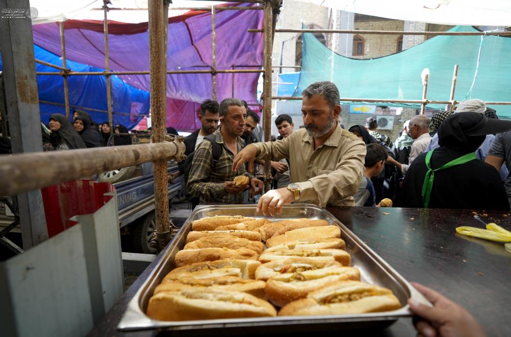 العتبة العلوية المقدسة : 100 ألف وجبة طعام يومياً في 11 موقعاً لضيافة زائري الأربعين 