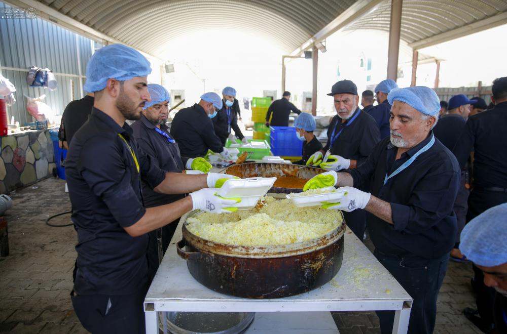 مدينة الإمام الرضا (ع) في العتبة العلوية المقدسة تجهّز زائري الأربعين بأكثر من 23 ألف وجبة طعام 