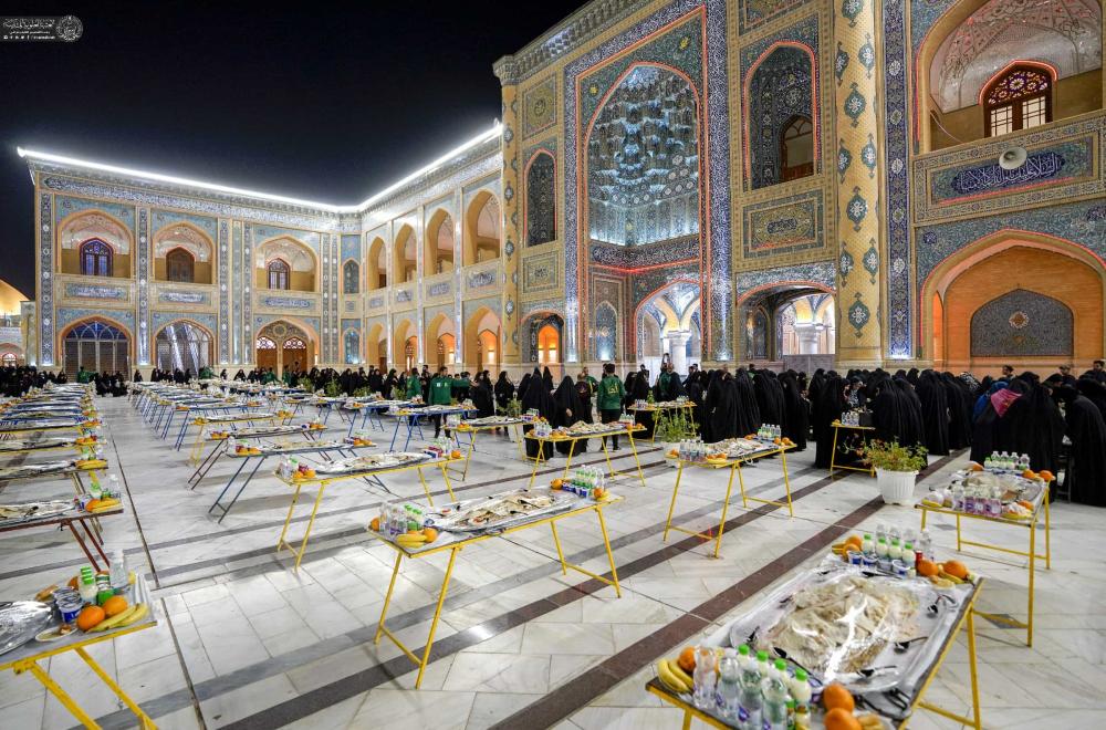 العتبة العلوية المقدسة تُقدِّم آلاف وجبات الطعام للزائرين في ليلة ويوم رحيل النبي الأكرم (ص)