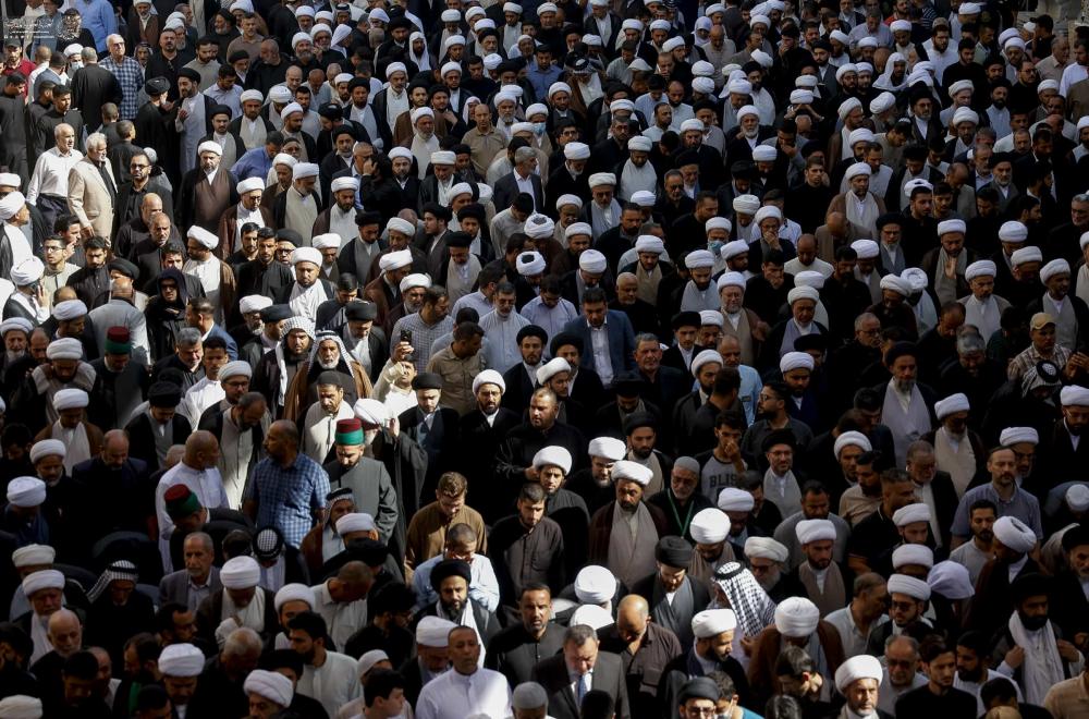 تشييع مهيب لجثمان آية الله المحقق الكبير سماحة السيد محمد مهدي الخرسان في مرقد أمير المؤمنين (عليه السلام) 