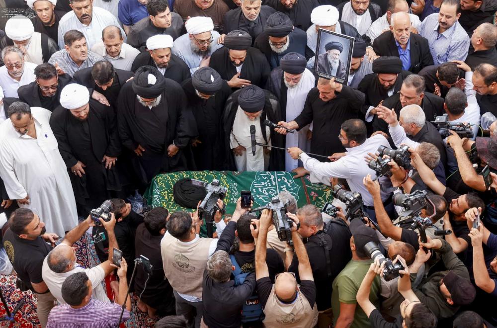 تشييع مهيب لجثمان آية الله المحقق الكبير سماحة السيد محمد مهدي الخرسان في مرقد أمير المؤمنين (عليه السلام) 