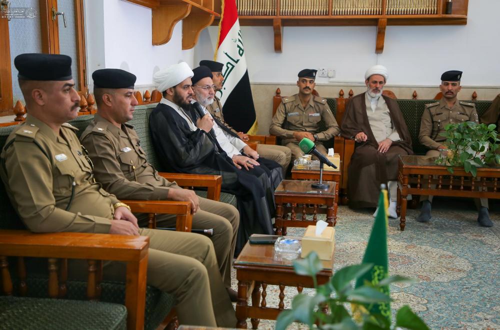 نخبة من ضباط كلية الشرطة يؤدون قسم الولاء في صحن أمير المؤمنين (عليه السلام) 