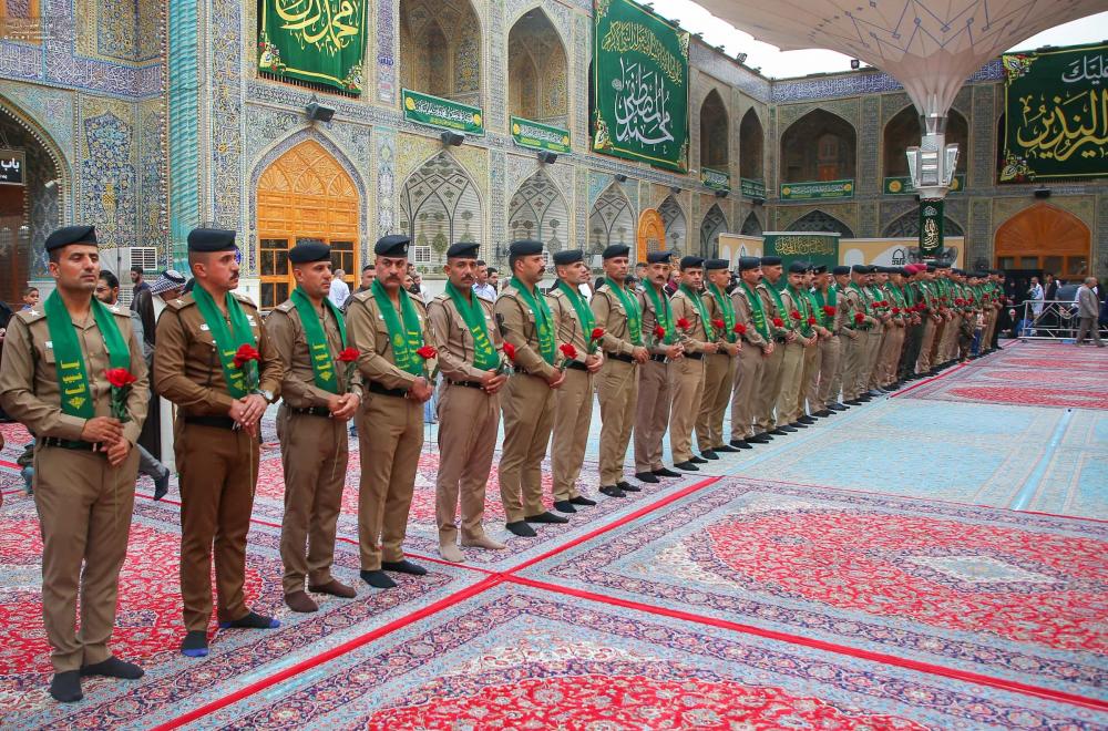 نخبة من ضباط كلية الشرطة يؤدون قسم الولاء في صحن أمير المؤمنين (عليه السلام) 
