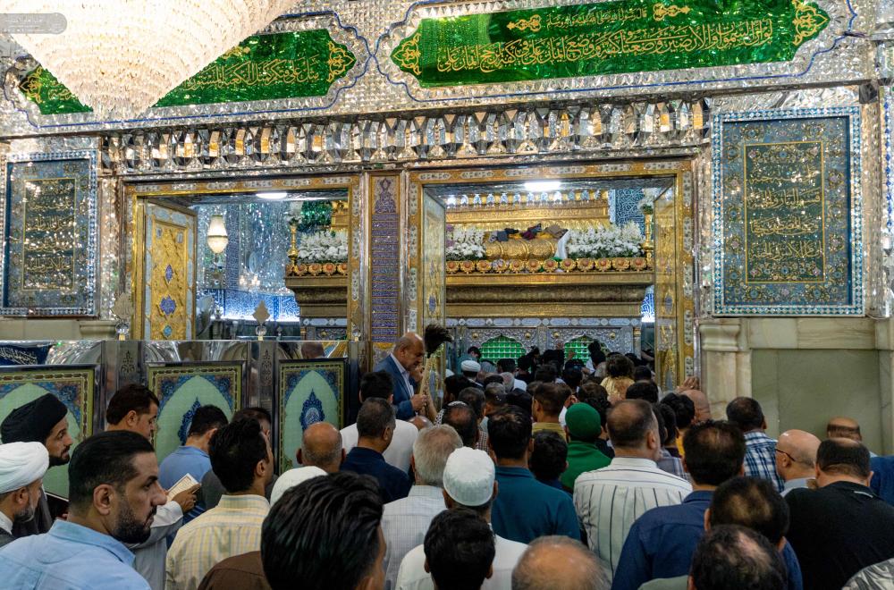 جموع الزائرين تُحيي ذكرى الولادة الميمونة لسيد الكائنات محمد (صلى الله عليه وآله وسلم) في رحاب مرقد ابن عمِّهِ أمير المؤمنين (عليه السلام)
