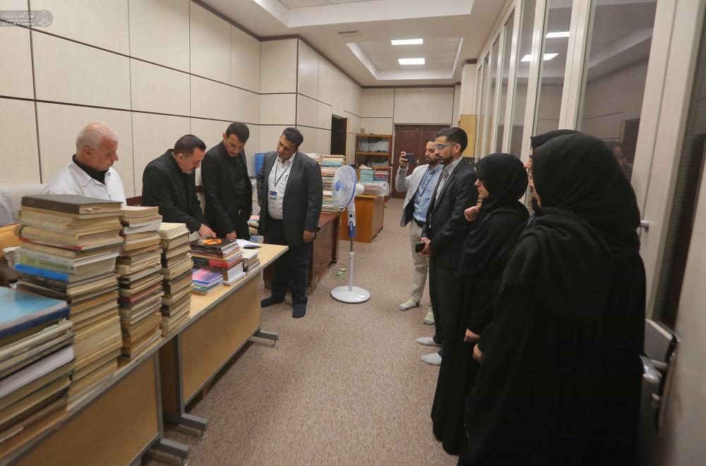 وفدٌ متعدد الجنسيات يبدي إعجابه بالتنوع العلمي والثقافي بمكتبة الروضة الحيدرية في العتبة العلوية المقدسة