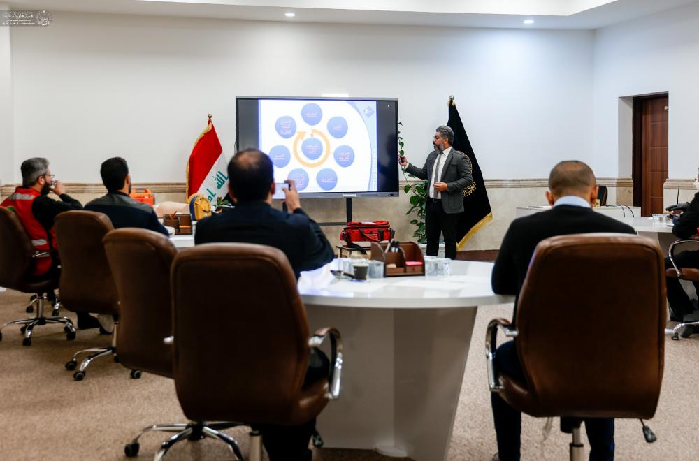 العتبة العلوية المقدسة تقيم دورة تخصُّصية في الإخلاء الطارئ لتطوير مهارات الخدم لإنقاذ حياة الزائرين  