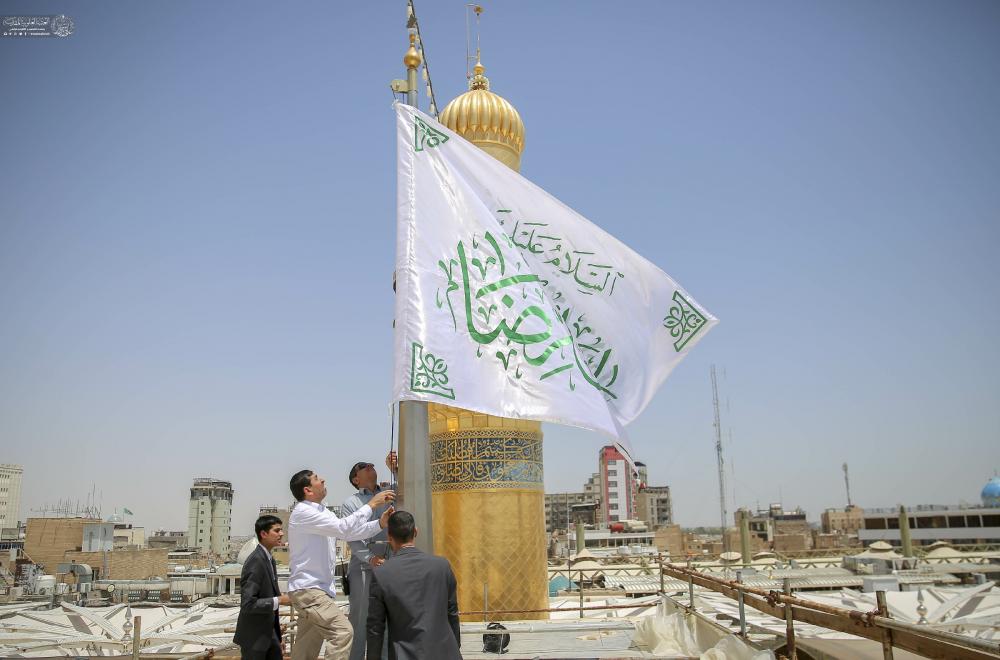 العتبة العلوية المقدسة تتزين بآلاف الورود الطبيعية احتفاءً بذكرى ولادة الإمام الرضا (عليه السلام) 