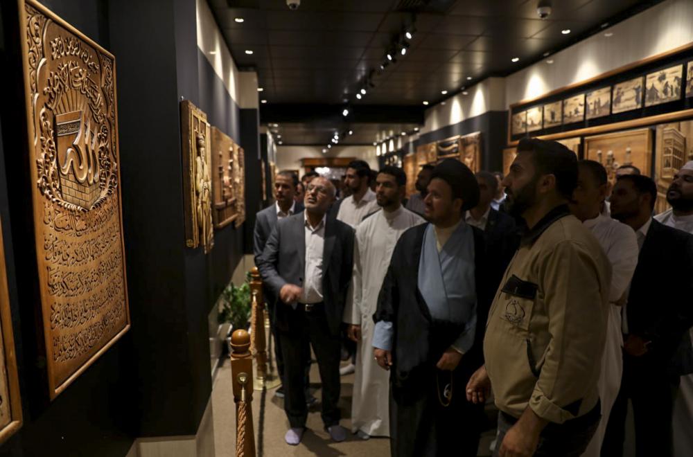 خدم العتبة العلوية المقدسة يزورون العتبة الكاظمية المقدسة في رحلة أسبوعية