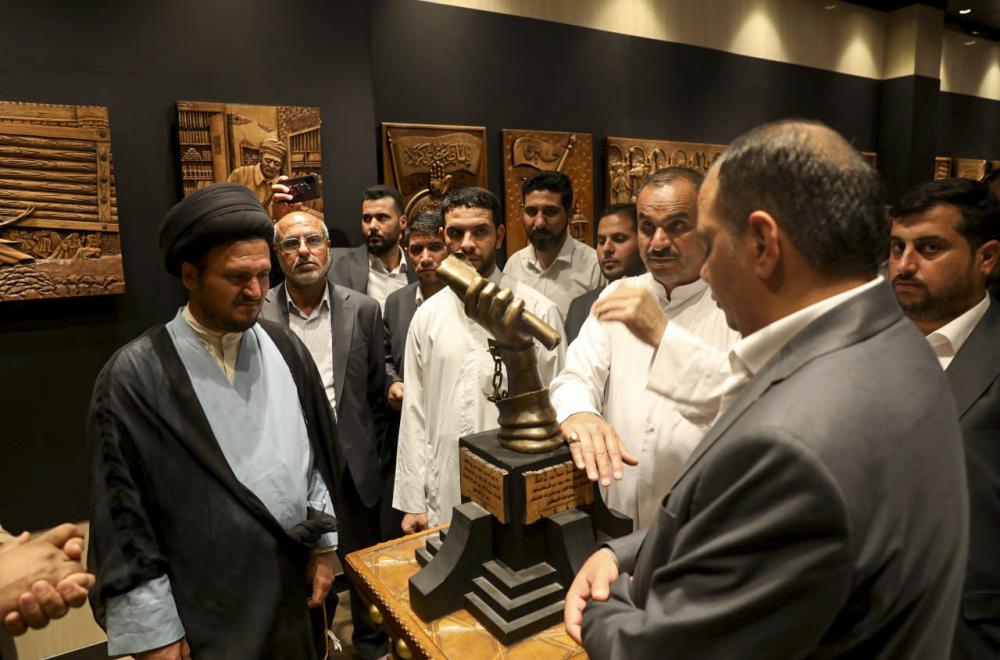 خدم العتبة العلوية المقدسة يزورون العتبة الكاظمية المقدسة في رحلة أسبوعية