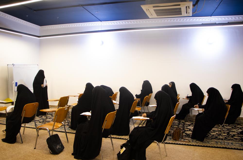 لتشجيعهن العلمي والقرآني .. تكريم (100) طالبة متفوِّقة في الدراسة الأكاديمية والدورات القرآنية وانضمام (150) طالبة للدورات الجديدة