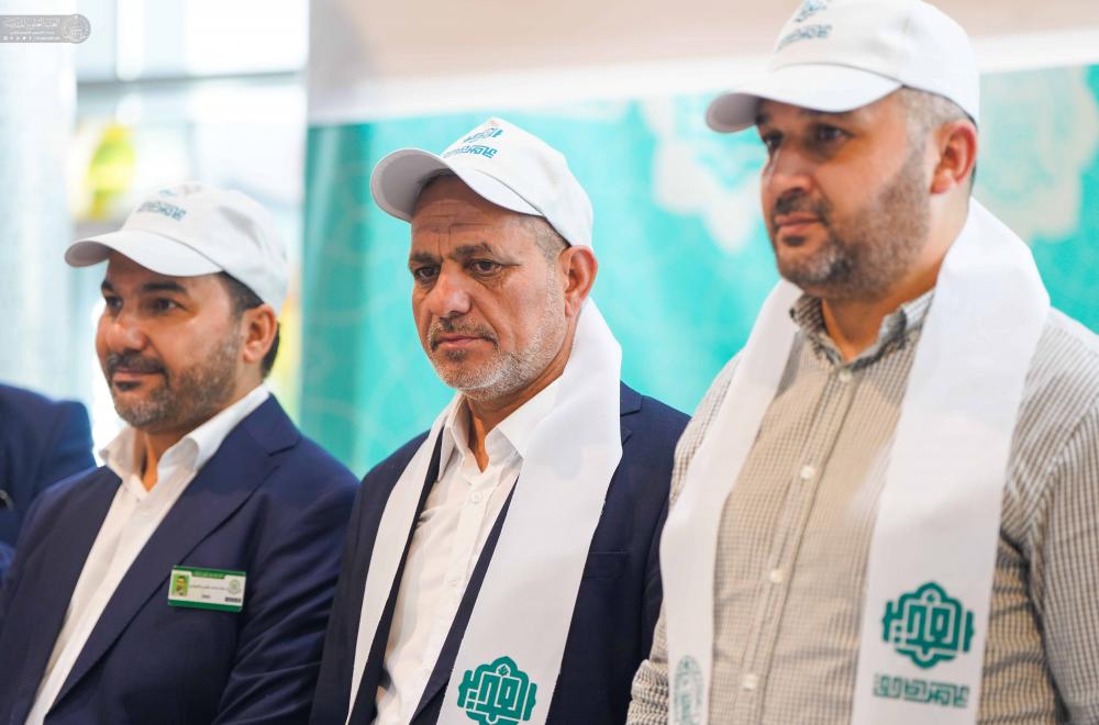 استقبالاً لعيد الغدير الأغر .. العتبة العلوية تزين مطار النجف براية الغدير احتفاءً بعيد الله الأكبر