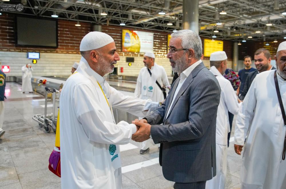 الأمين العامُّ للعتبة العلويّة المقدَّسة يستقبل حجّاج بيت الله الحرام من خَدَمة أمير المؤمنين (عليه السلام) 