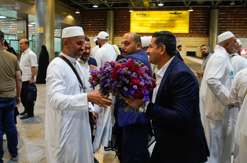 الأمين العامُّ للعتبة العلويّة المقدَّسة يستقبل حجّاج بيت الله الحرام من خَدَمة أمير المؤمنين (عليه السلام) 