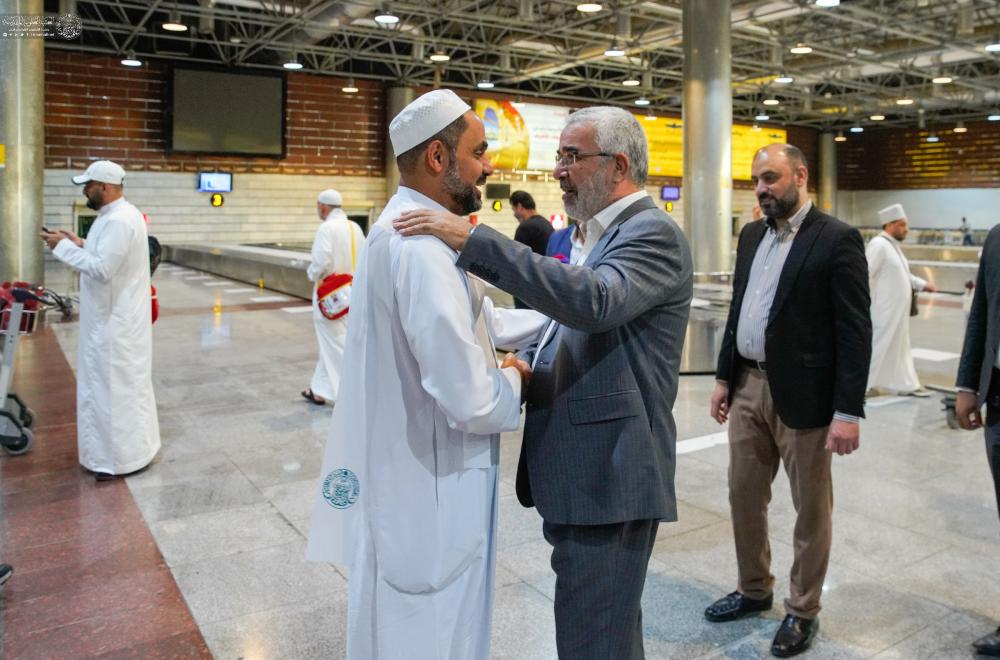 الأمين العامُّ للعتبة العلويّة المقدَّسة يستقبل حجّاج بيت الله الحرام من خَدَمة أمير المؤمنين (عليه السلام) 