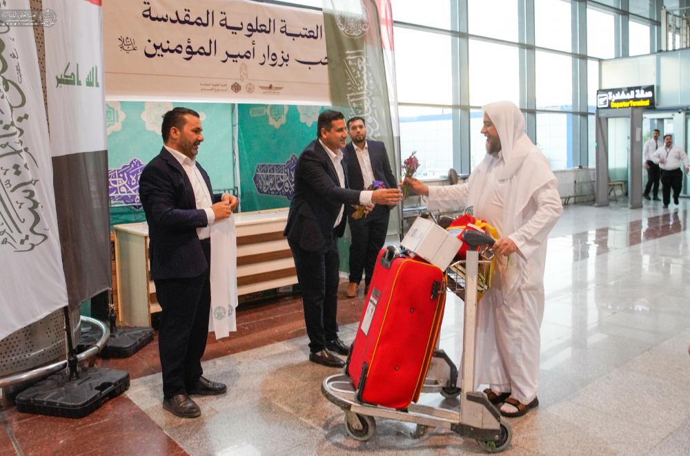 الأمين العامُّ للعتبة العلويّة المقدَّسة يستقبل حجّاج بيت الله الحرام من خَدَمة أمير المؤمنين (عليه السلام) 