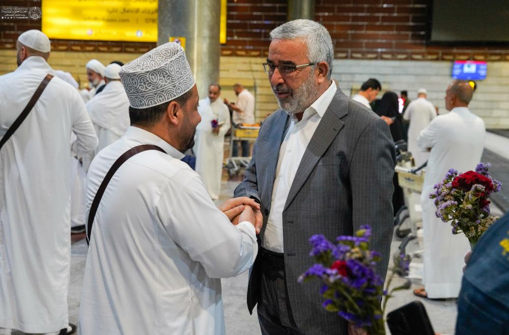 الأمين العامُّ للعتبة العلويّة المقدَّسة يستقبل حجّاج بيت الله الحرام من خَدَمة أمير المؤمنين (عليه السلام) 