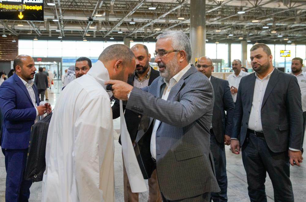 الأمين العامُّ للعتبة العلويّة المقدَّسة يستقبل حجّاج بيت الله الحرام من خَدَمة أمير المؤمنين (عليه السلام) 