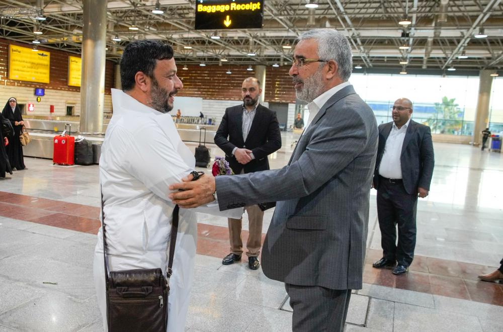 الأمين العامُّ للعتبة العلويّة المقدَّسة يستقبل حجّاج بيت الله الحرام من خَدَمة أمير المؤمنين (عليه السلام) 
