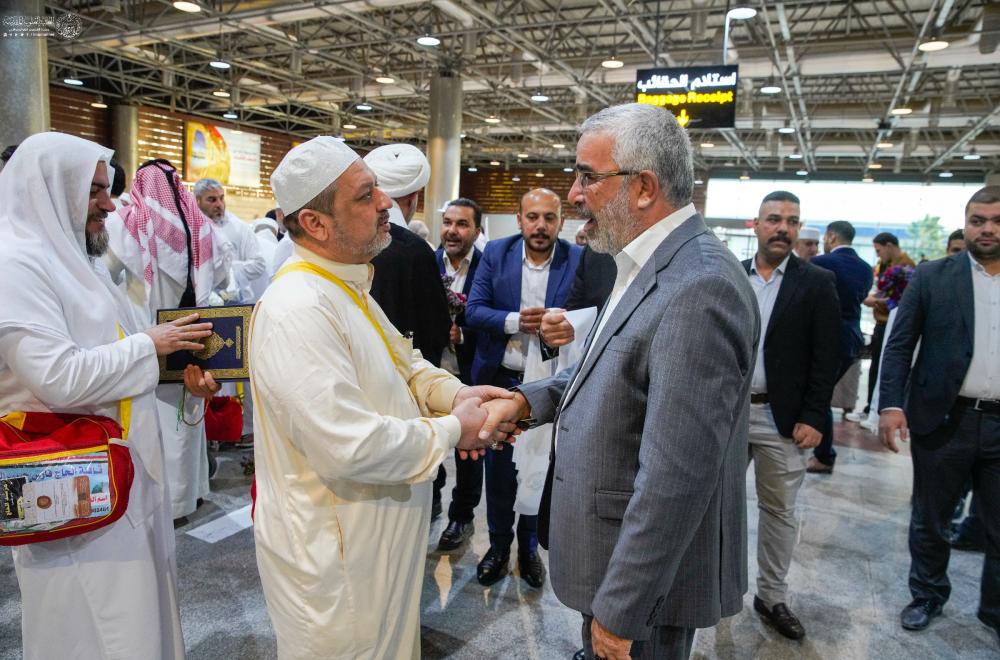 الأمين العامُّ للعتبة العلويّة المقدَّسة يستقبل حجّاج بيت الله الحرام من خَدَمة أمير المؤمنين (عليه السلام) 