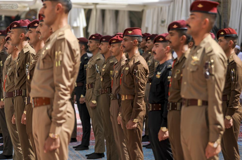 خريجو الكلية العسكرية يؤدون قسم التخرج في رحاب مرقد أمير المؤمنين (عليه السلام)
