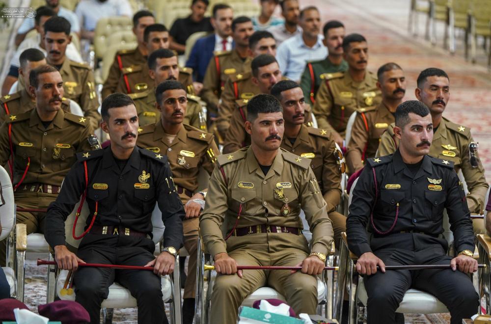 خريجو الكلية العسكرية يؤدون قسم التخرج في رحاب مرقد أمير المؤمنين (عليه السلام)