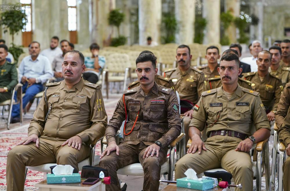 خريجو الكلية العسكرية يؤدون قسم التخرج في رحاب مرقد أمير المؤمنين (عليه السلام)