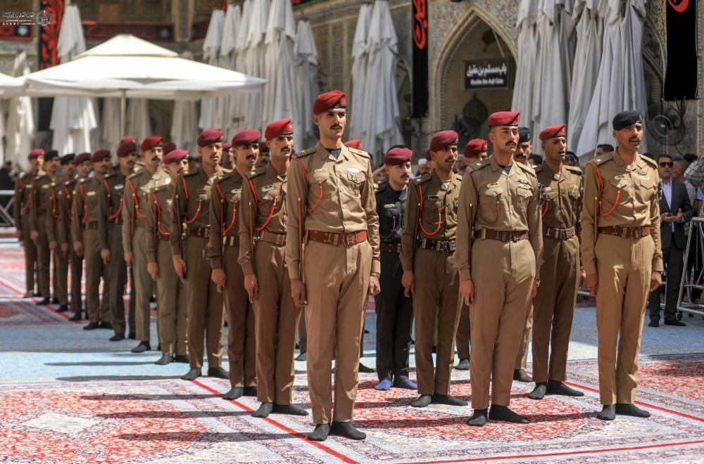خريجو الكلية العسكرية يؤدون قسم التخرج في رحاب مرقد أمير المؤمنين (عليه السلام)