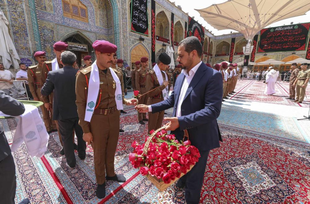 خريجو الكلية العسكرية يؤدون قسم التخرج في رحاب مرقد أمير المؤمنين (عليه السلام)