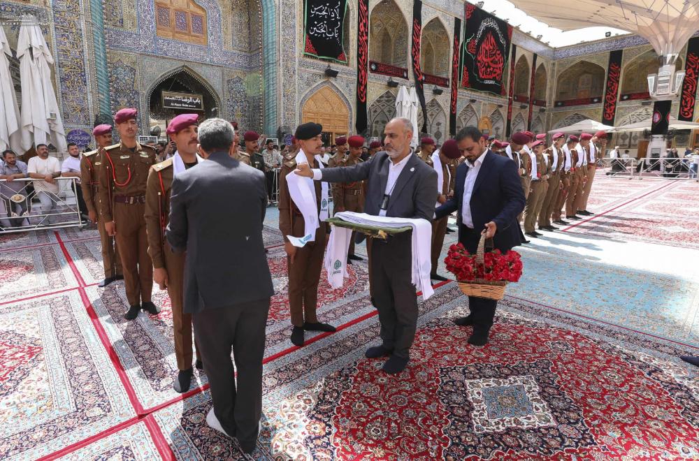 خريجو الكلية العسكرية يؤدون قسم التخرج في رحاب مرقد أمير المؤمنين (عليه السلام)