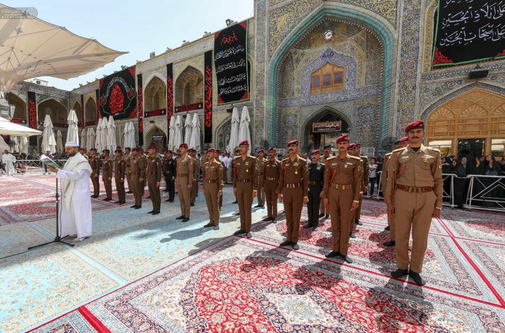 خريجو الكلية العسكرية يؤدون قسم التخرج في رحاب مرقد أمير المؤمنين (عليه السلام)
