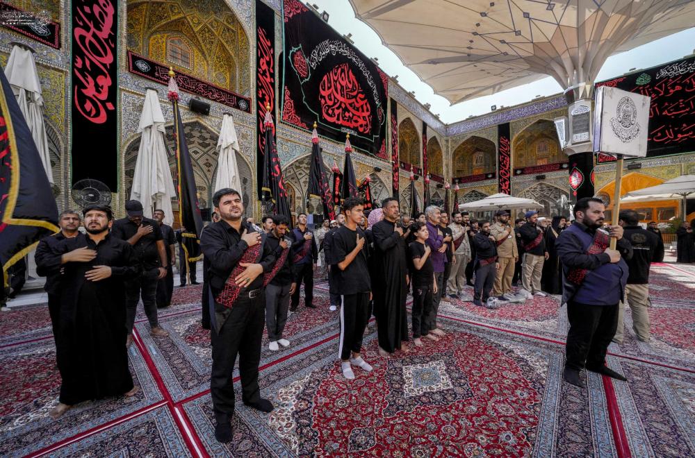 موكب خدم العتبة العلوية المقدسة يحيي استشهاد الإمام زين العابدين (عليه السلام) في الصحن الحيدري الشريف
