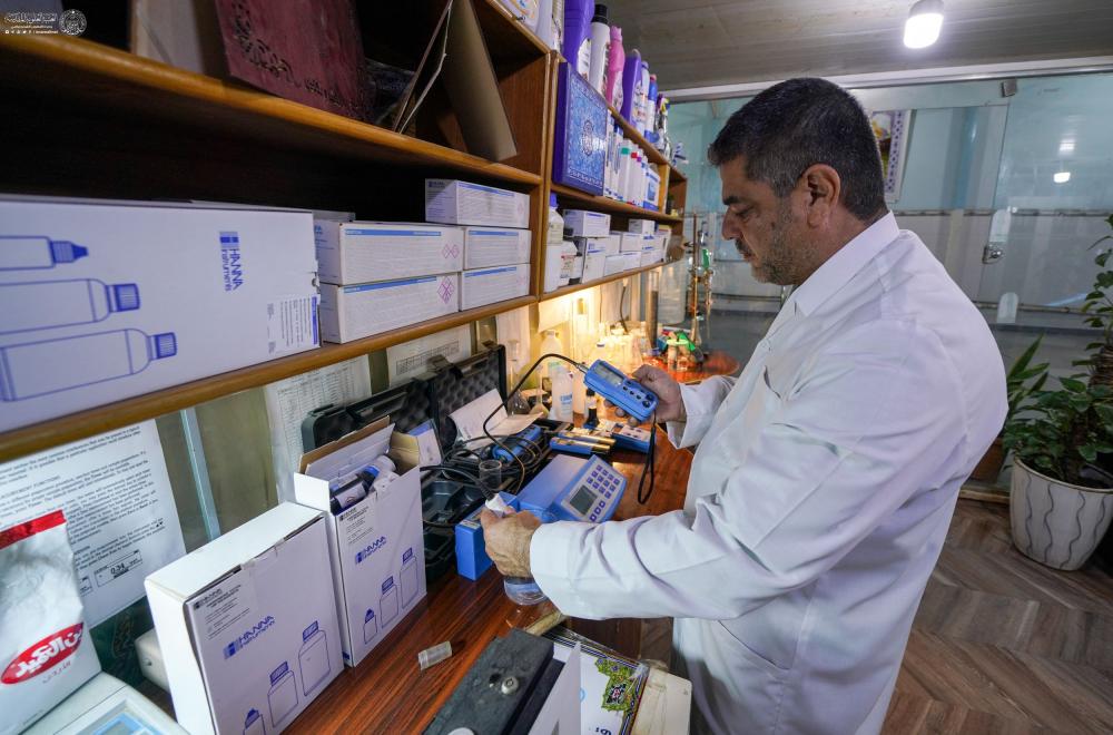 فُحوصاتٌ دقيقةٌ وتقنياتٌ حديثةٌ تُجريها مختبراتُ العتبةِ العلويةِ المقدّسةِ لتأمينِ المياهِ الصالحةِ للشرب