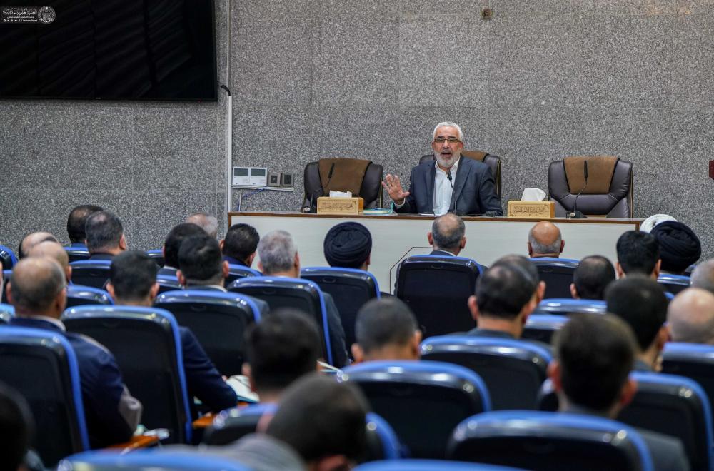 الأمين العام للعتبة العلوية المقدسة في لقاء توجيهي لتعزيز المبادئ الإنسانية والقيم الأخلاقية من أجل الارتقاء بخدمة زائري المولى أمير المؤمنين (عليه السلام)