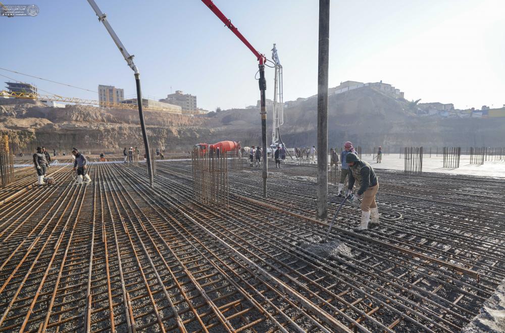 جهود حثيثة لخدمة زائري المولى أمير المؤمنين (ع) .. المباشرة بصبّ المرحلة الثانية من أساس مرآب النجف الكبير