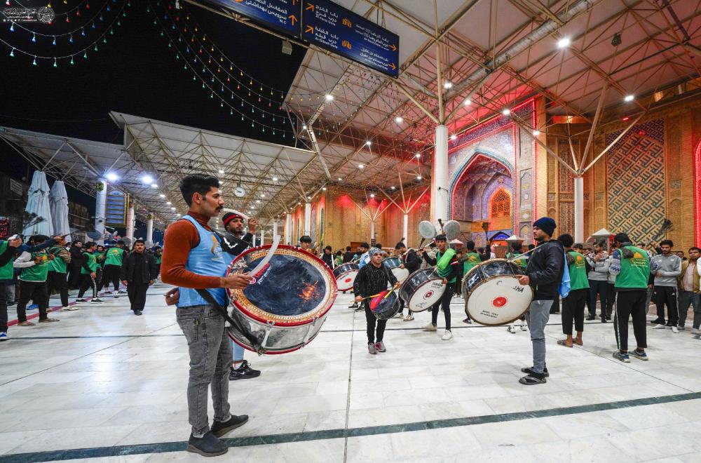 في ذكرى وفاة السيدة زينب (ع) .. العتبة العلوية المقدسة تستقبل 300 موكب للعزاء 
