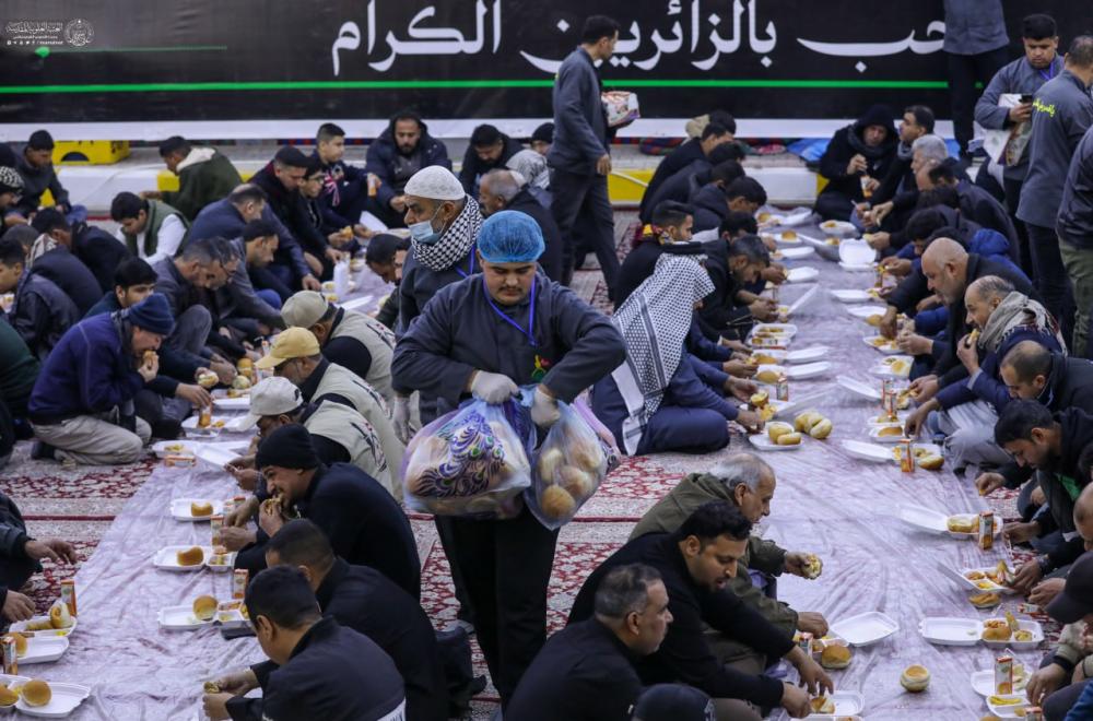 موكب العتبة العلوية المقدسة يُقدّم خدماته لآلاف الزائرين يوميّاً .. إحصائيات شاملة للخدمات المُقدّمة بذكرى شهادة الإمام الكاظم(ع) 