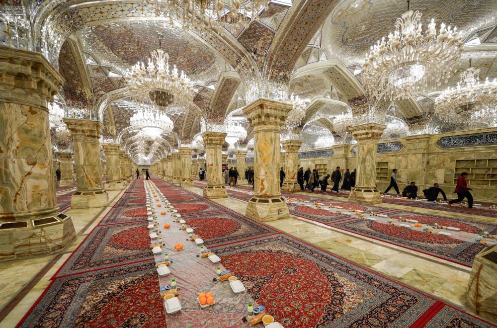 من بركات المولى أمير المؤمنين(ع) .. مأدبة إفطار جماعية لآلاف الصائمين في صحن السيدة فاطمة (ع)