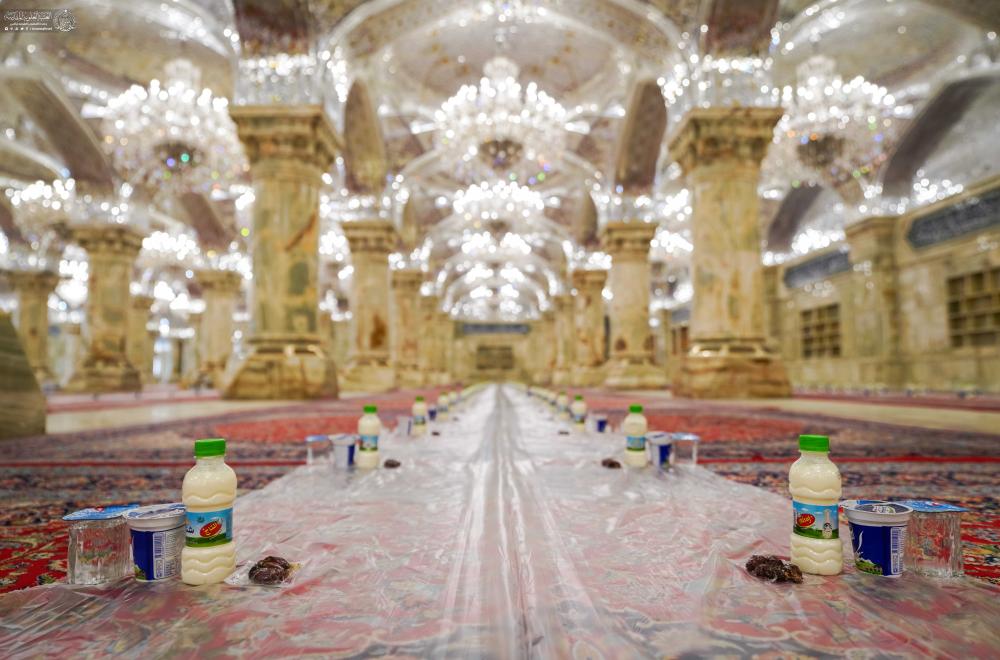 من بركات المولى أمير المؤمنين(ع) .. مأدبة إفطار جماعية لآلاف الصائمين في صحن السيدة فاطمة (ع)