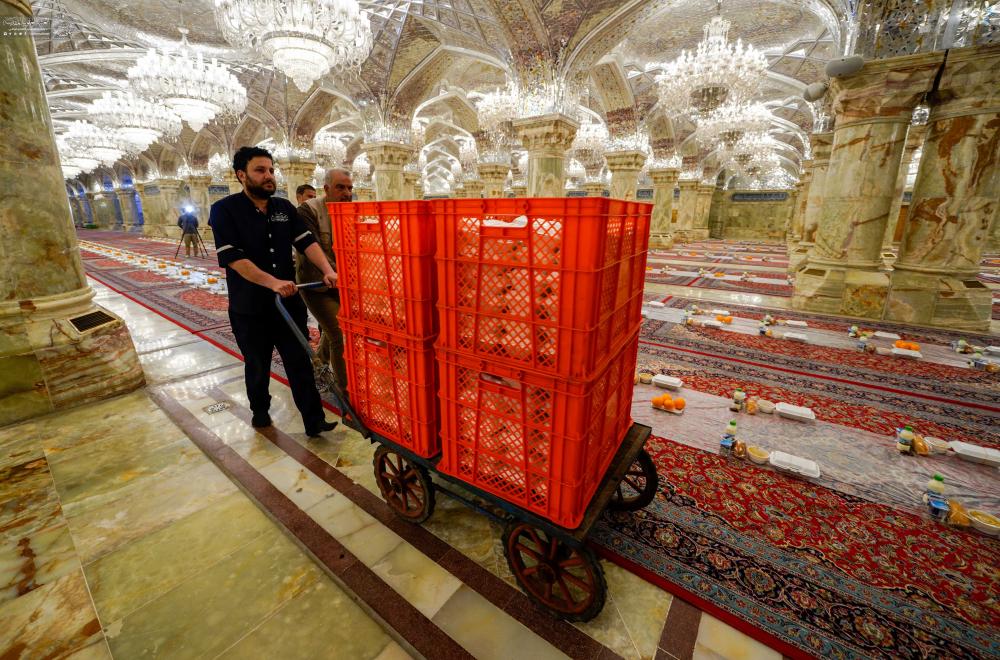 من بركات المولى أمير المؤمنين(ع) .. مأدبة إفطار جماعية لآلاف الصائمين في صحن السيدة فاطمة (ع)