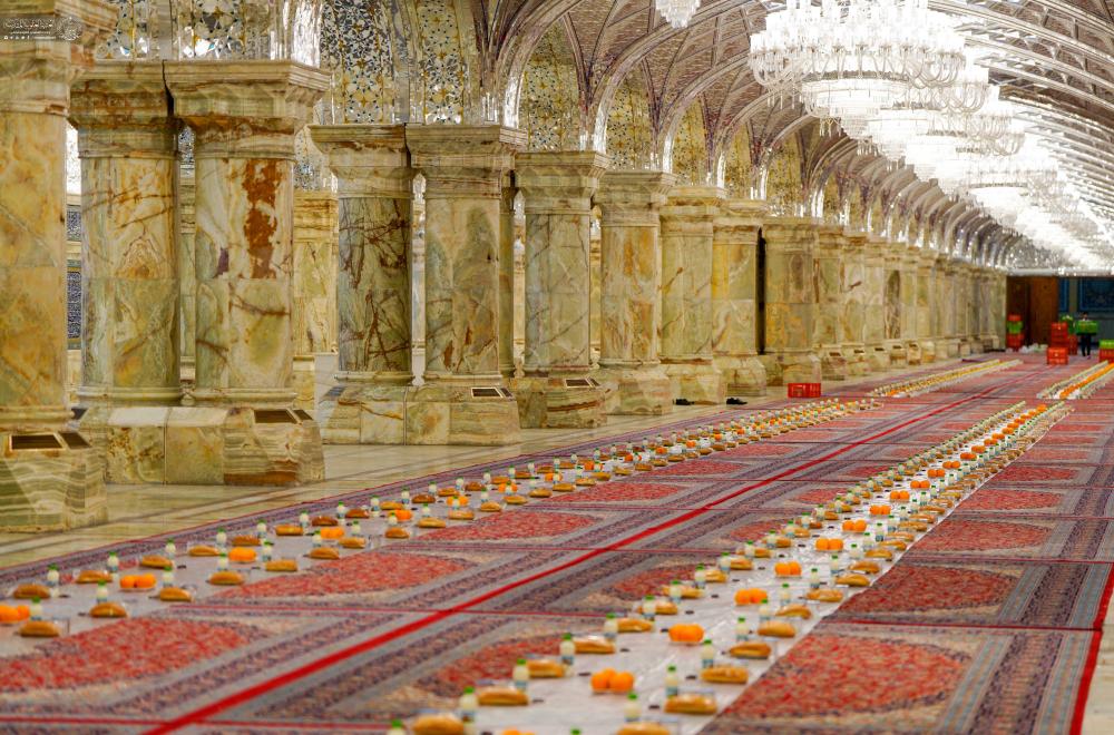 من بركات المولى أمير المؤمنين(ع) .. مأدبة إفطار جماعية لآلاف الصائمين في صحن السيدة فاطمة (ع)